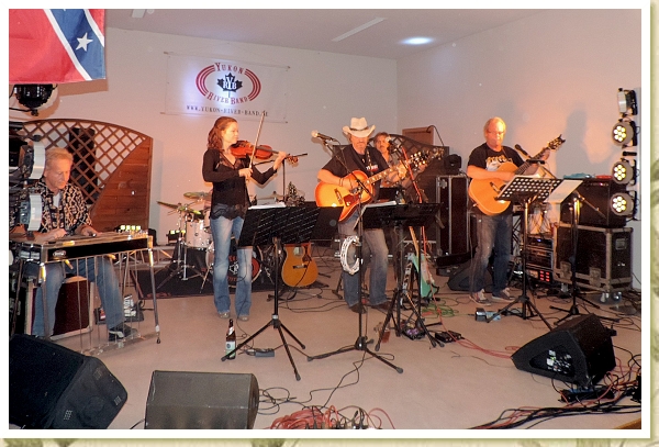 20150926 Linden (177)Yukon River Band erstmals in Thueringen,Regine,Rudi mitte